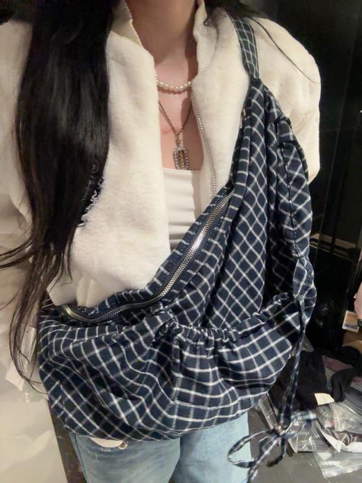 权顺荣同款fen*nec格纹包 商品图13