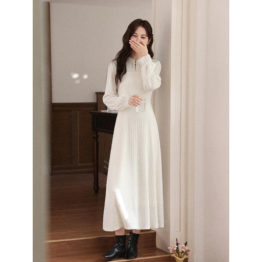 鹿向南「白鹭暖空」新中式国风长袖连衣裙女秋冬复古米杏色长裙 商品图3