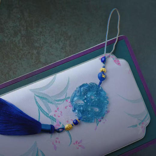 素日手作 双面精雕巨龙腾浪海蓝宝车挂包挂 商品图0