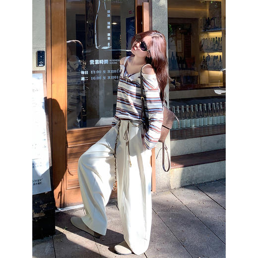 【110元任选2件】现货！杏咖蓝条纹吊带露肩上衣 商品图4