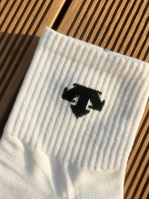 原单正品 dst 迪桑特5A抗菌防臭男士运动短袜中袜 棉质材质，舒适透气吸汗防臭

颜色款式  黑白标  蓝标

适合39-47码的脚

一组十双 商品图8