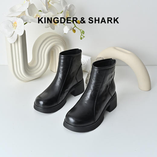 经典鲨2025年冬专柜新品牛皮革加绒加厚圆头中粗跟马丁靴女KW333-558121 商品图0