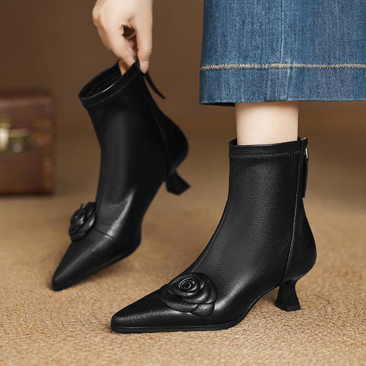 【预售5天】法式山茶花软羊皮高跟短靴女新款包腿显瘦尖头弹力瘦瘦靴DS&661 商品图1