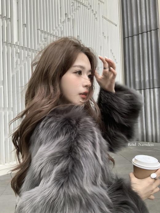 Read Nameless /高级100%狐狸毛深灰色皮草 2025/11/3 商品图0