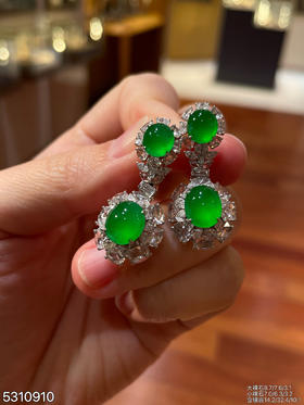 高冰种艳绿双蛋耳坠【5310910】具体价格微信咨询