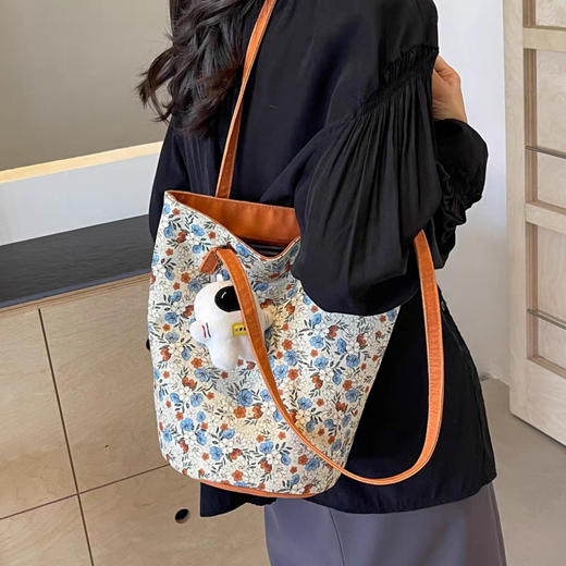 【旅游搭子拍照出片】小碎花单间水桶包 商品图0