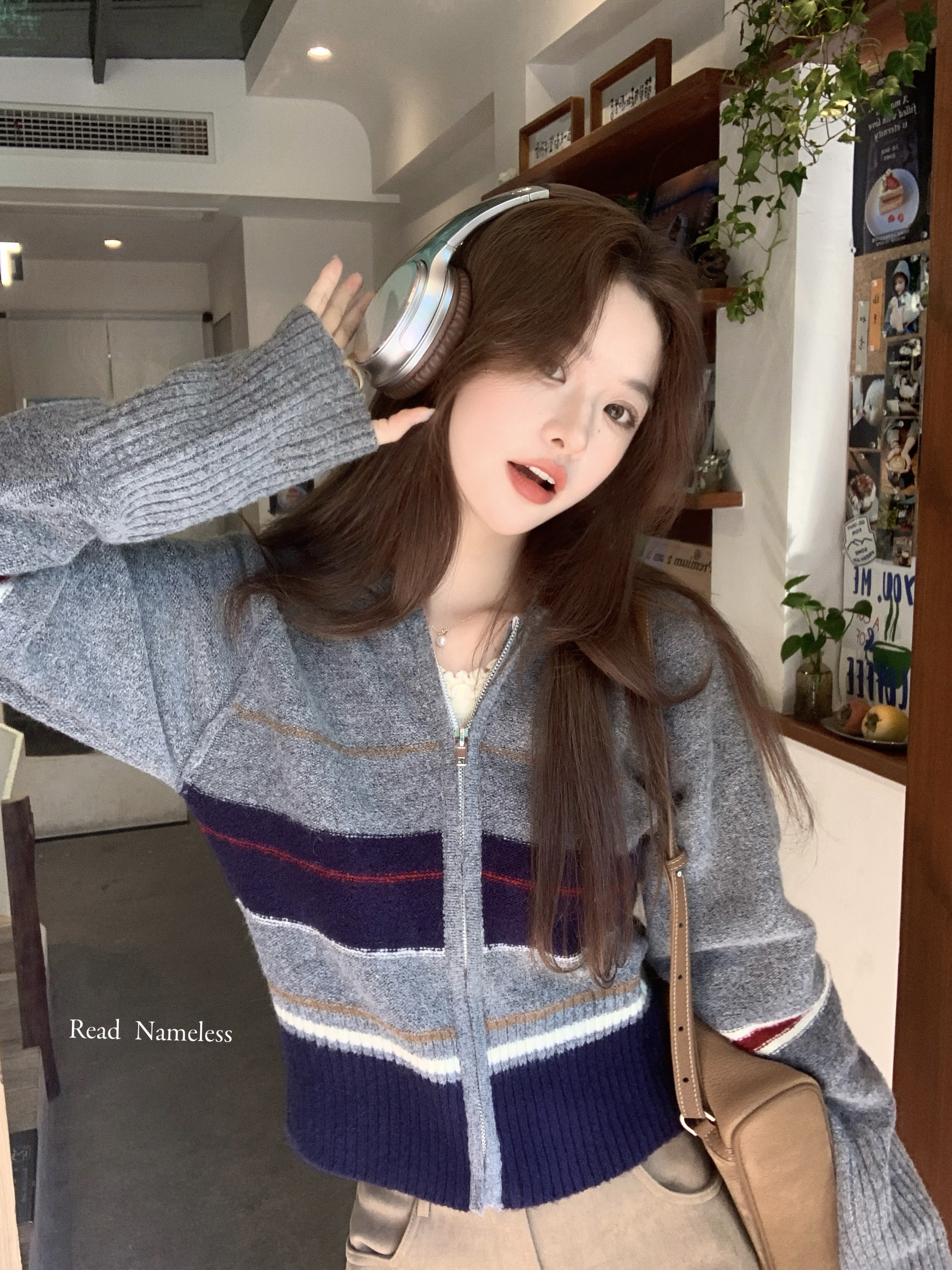 Read Nameless /学院风针织帽衫＋卡其色麂皮裙裤 2025/11/3