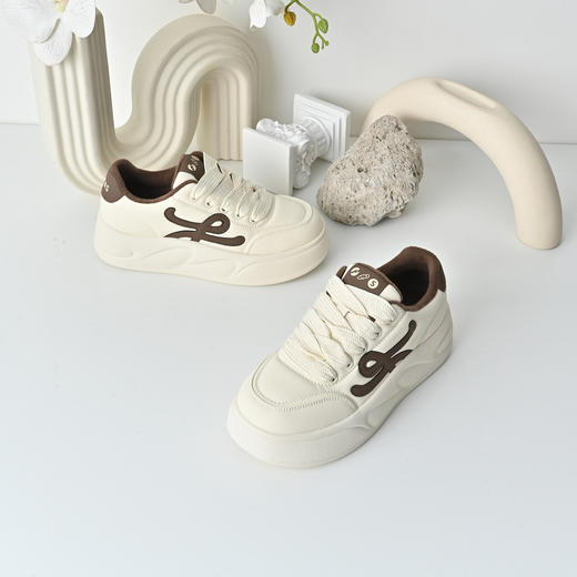 经典鲨2025冬专柜新品百搭圆头拼色轻便加绒休闲鞋面包鞋女KW194-558131 商品图2