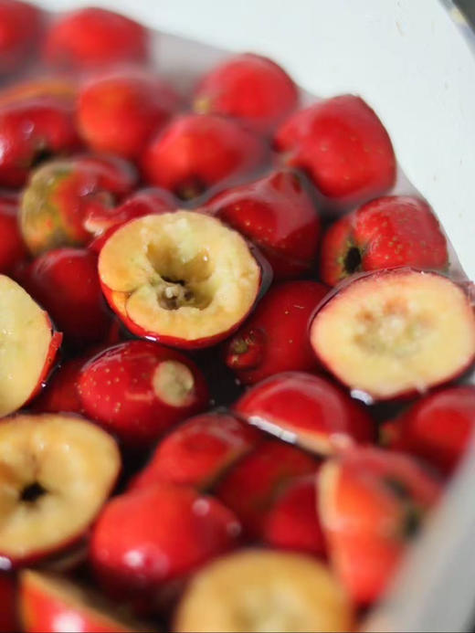 蓝莓山楂苹果棒棒糖（专属小朋友们的———蓝莓🫐山楂🍎棒棒糖，同样的纯手工，没有任何添加剂，成份只有蓝莓山楂苹果和黄冰糖纯净水。十支装） 商品图4