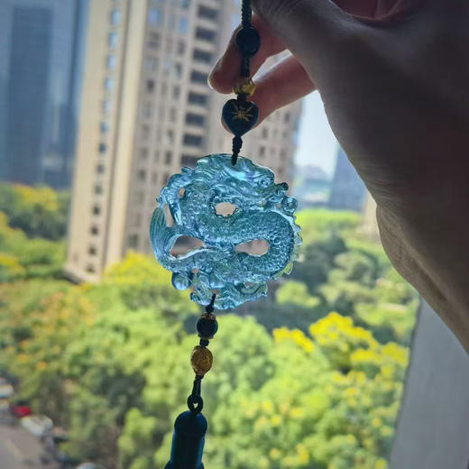 素日手作 双面精雕巨龙腾浪海蓝宝车挂包挂 商品图2