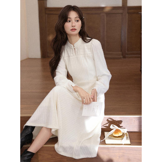 鹿向南「白鹭暖空」新中式国风长袖连衣裙女秋冬复古米杏色长裙 商品图4