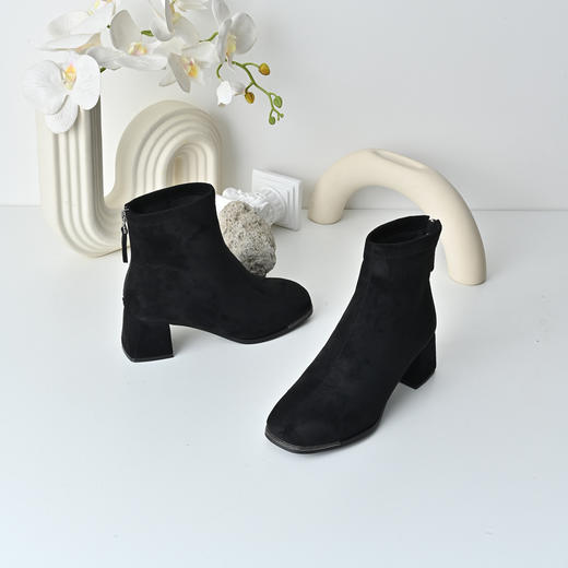经典鲨2025冬专柜新品黑色圆头加绒保暖中粗跟短靴瘦瘦靴女KC19-558301 商品图2