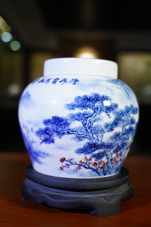 青花釉里红山水纹罐 商品图0