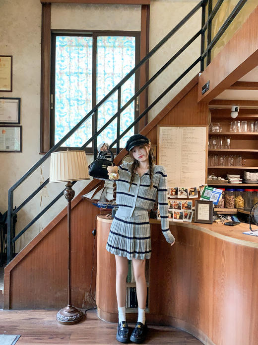 <曾小咸推荐>现货秒杀！微信超特价！翻领条纹针织衫高腰百裙两件套装 日常299.99 立减130 秒杀169.99！ 商品图13