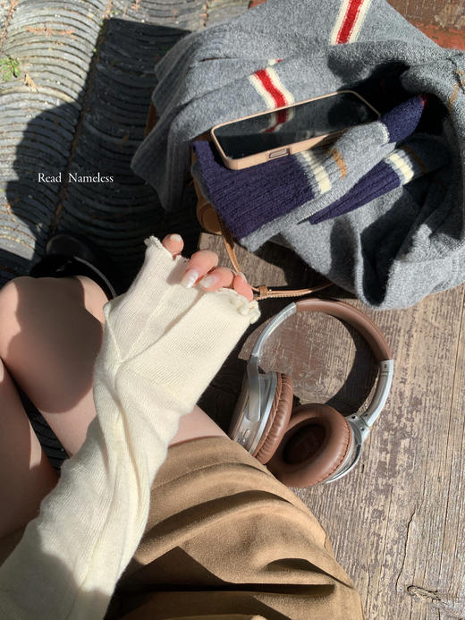 Read Nameless /漂亮木耳边米色针织打底衫  2025/11/3 商品图1