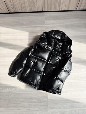 XY17-普拉达 斜三角羽绒服（SS）