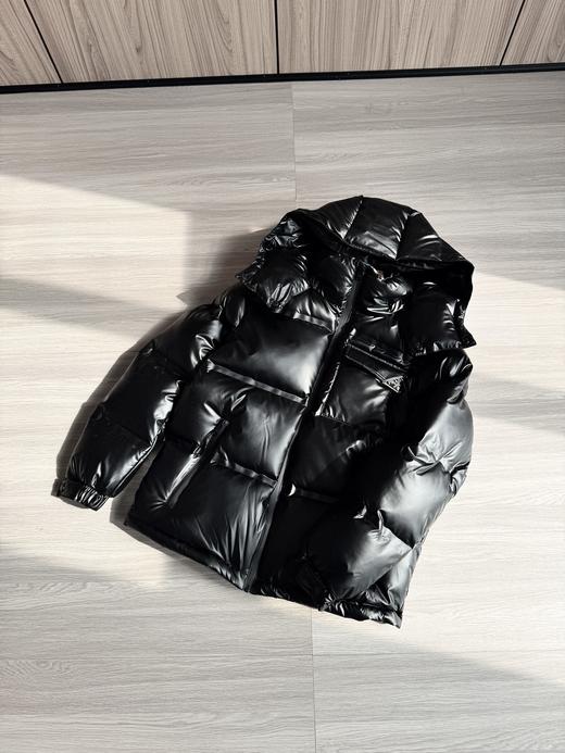 XY17-普拉达 斜三角羽绒服（SS） 商品图0