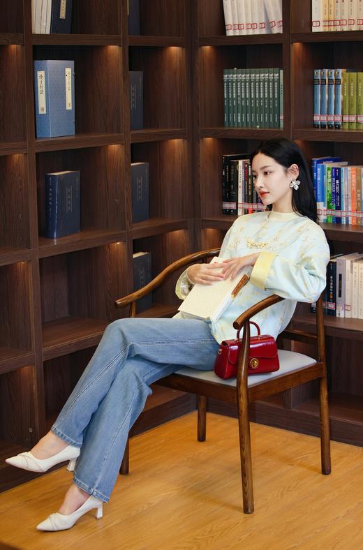 逸红颜明月优选#蝶舞兰心·浅蓝韵境『蝶兰』冬日淡彩色 新中式东方美人轻盈棉服 商品图14