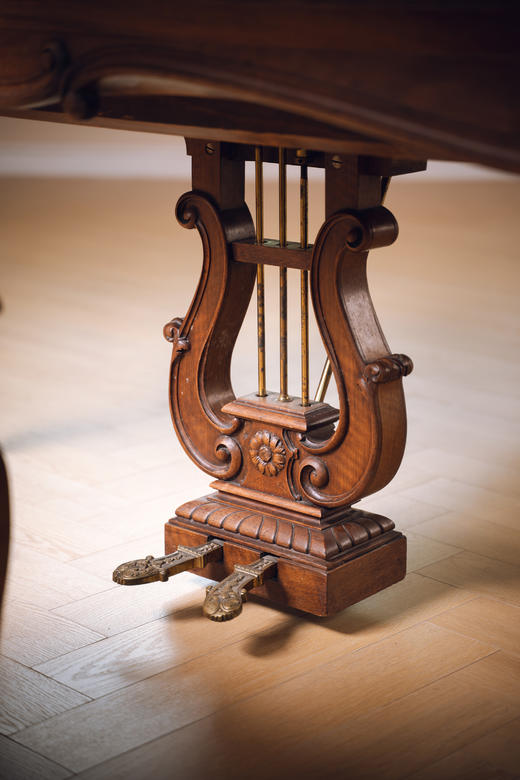 独角鹿西洋古董1900年代法国顶级乐坊Érard签名出品洛可可风格铜鎏金装饰古典卷叶纹胡桃木及檀木精雕三角钢琴 商品图5