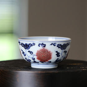 歳合山房俞强款青花釉里红莲子荷叶直口杯