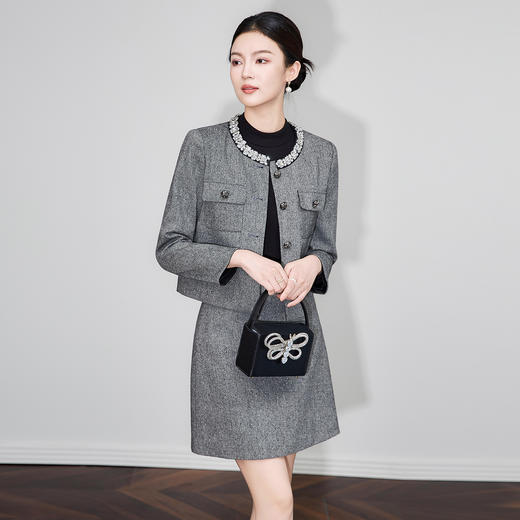 「高货wl」全新升级【铂金会员441/天猫599/差价158】(99725)洛诗琳2025秋冬格雷系重工亮片镶钻外套A字半身裙两件套 商品图0