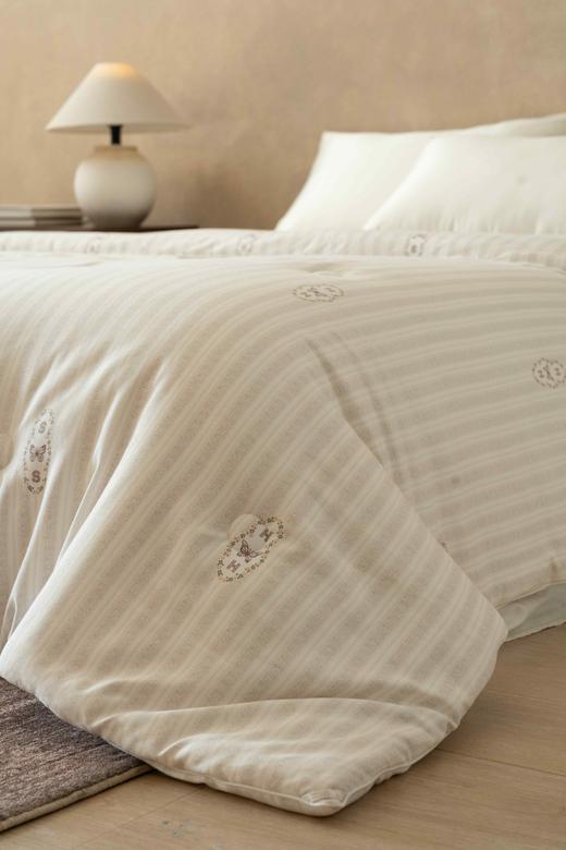 SCHIESSER LIVING(春秋1250g/1400g)适合10-25度,适合5-15度 舒雅生活印花面料面料手感软糯 8跟被角带设计，固定被套不跑芯 整面绗缝设计，固定内芯不移位1206019 商品图5