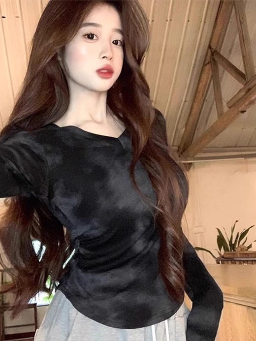 【好看百搭❗️美式复古扎染长袖】舒适亲肤，洋气减龄，显气质！V领短款上衣女辣妹收腰修身内搭打底衫长袖T恤女秋冬 商品图0