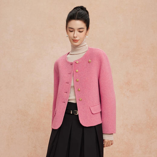 QH904斯尔丽2025新款双面呢手感滑爽软糯小香风异形扣时尚短款羊毛大衣 商品图2