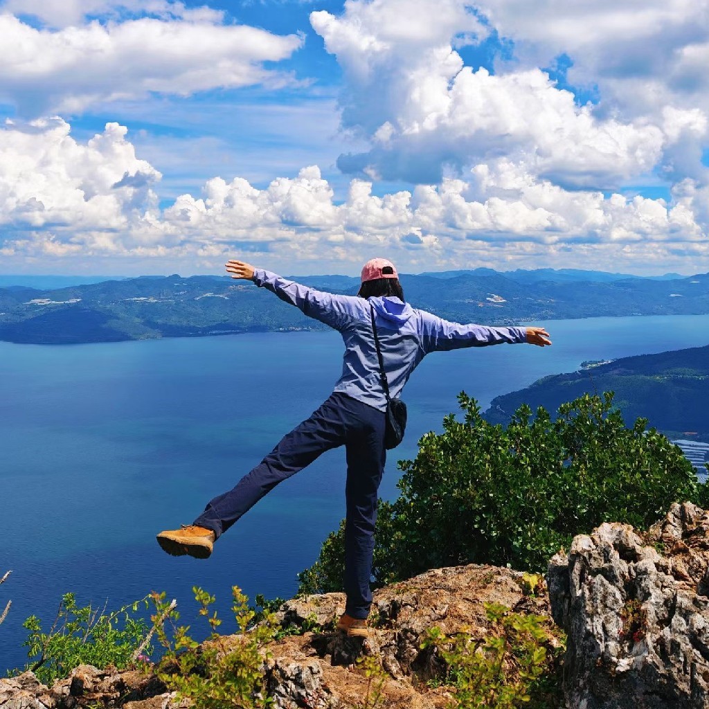 成人徒步 | 12.27周六抚仙湖麒麟山，登顶俯瞰抚仙湖全景，绝佳视角感受昆明的马尔代夫，感受抚仙湖之壮美！