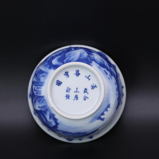 歳合山房俞强款青花溪山暮雪图儒士杯 商品图2