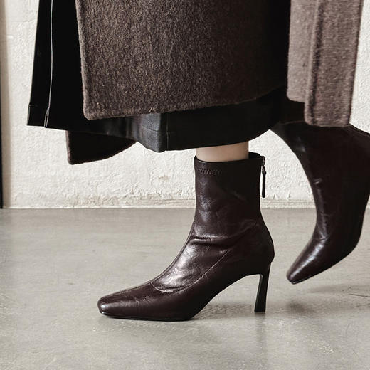 【预售5天】秋冬季法式复古高细跟瘦瘦短靴女棕色方头弹力后拉链名媛范DYJ&CX8214-1 商品图0