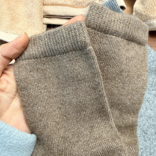 【羊绒袜男女款】鄂尔多斯100%山羊绒 羊绒羊毛吸汗防臭无骨羊毛袜秋冬季男女中筒袜 无缝合线，不硌脚，舒适柔软 商品图9