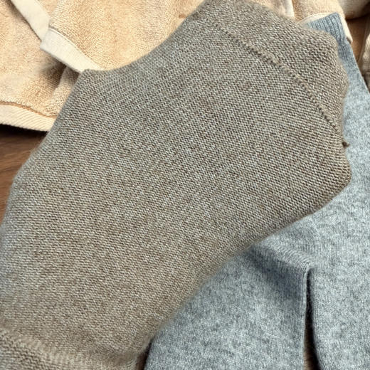 【羊绒袜男女款】鄂尔多斯100%山羊绒 羊绒羊毛吸汗防臭无骨羊毛袜秋冬季男女中筒袜 无缝合线，不硌脚，舒适柔软 商品图10