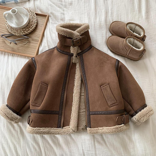 【儿童服饰丨吾家 儿童加绒机车外套】90-170码可选，面料触感柔软有质感，利落短款设计，将工装风与柔美感完美融合，轻松打造时尚氛围感，搭配牛仔裤、阔腿裤都很nice 商品图4