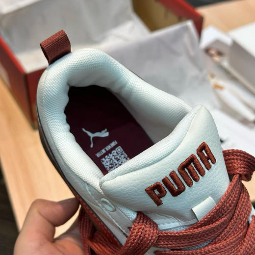 外贸原单 PUMA Park Lifestyle 安哥拉配色复古厚底低帮板鞋男女同款 白红色

材质：磨砂皮拼接
底厚：3cm
Size：35.5～45 商品图6