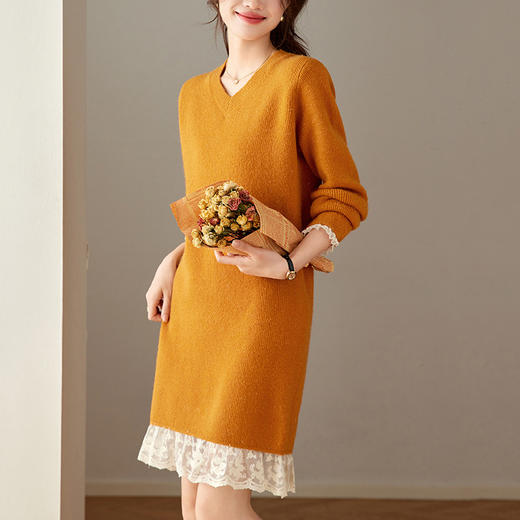 CC 8933蕾丝拼接打底衫中长款洋气加厚V领毛衣裙气质显瘦 商品图2
