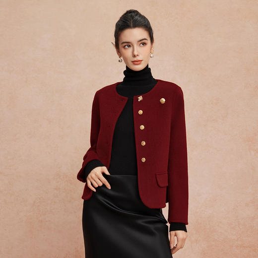 QH904斯尔丽2025新款双面呢手感滑爽软糯小香风异形扣时尚短款羊毛大衣 商品图3