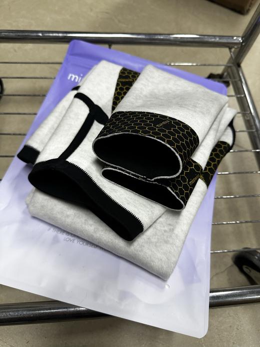 G647 Mi#ssW#iss 2025冬季奢金羊绒鲨鱼裤打底裤 商品图2