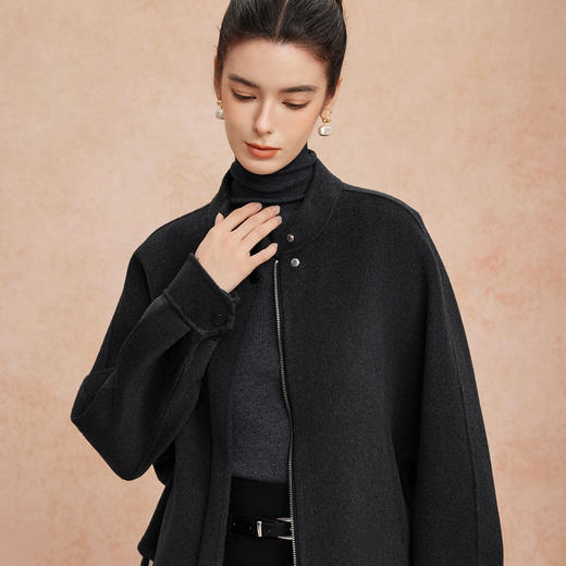 QH906斯尔丽2025新款宽松版时尚减龄显高经典小立领双面呢短款羊毛大衣 商品图4