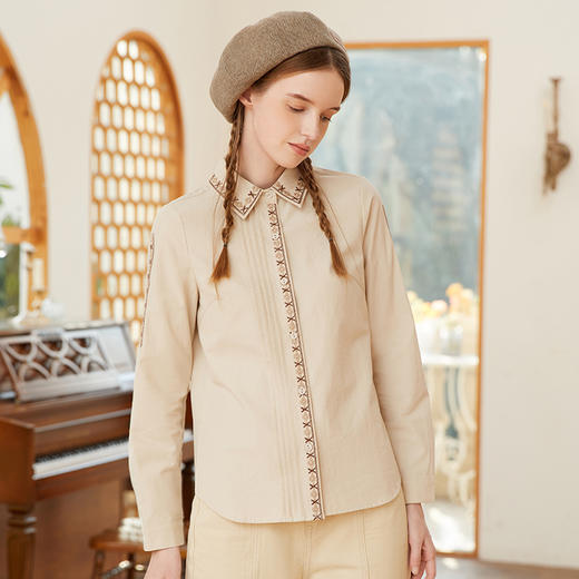 Famecoco范可儿杏色纯棉刺绣打底衬衫女长袖原创设计小众压褶衬衣F216BH026 商品图1