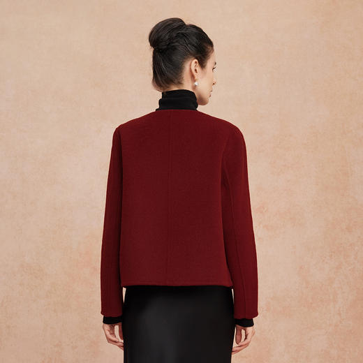 QH904斯尔丽2025新款双面呢手感滑爽软糯小香风异形扣时尚短款羊毛大衣 商品图4