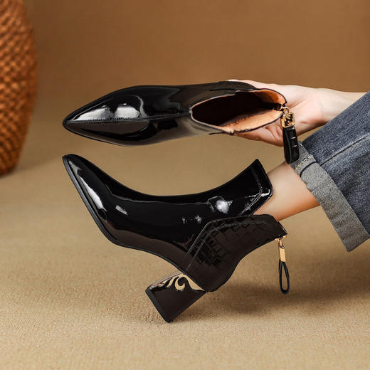 【预售5天】时尚粗跟切尔西靴女新款气质真皮尖头高跟马丁靴加绒短靴裸靴XME&898-822 商品图1