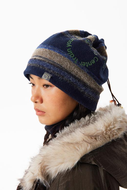 CryingCenter 漩涡条纹抓绒针织户外徒步秋冬保暖围脖护脸帽子 商品图3