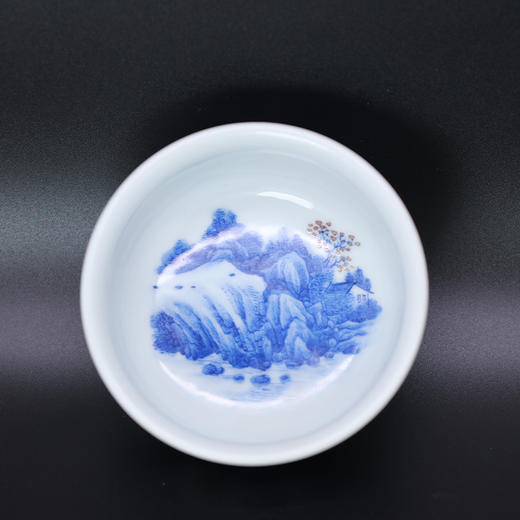 歳合山房俞强款青花绮仗秋山图儒士杯 商品图2