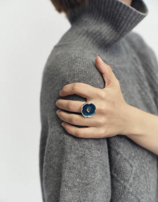 JAI 25AW 烟灰色高领绞花羊绒连衣裙 商品图8