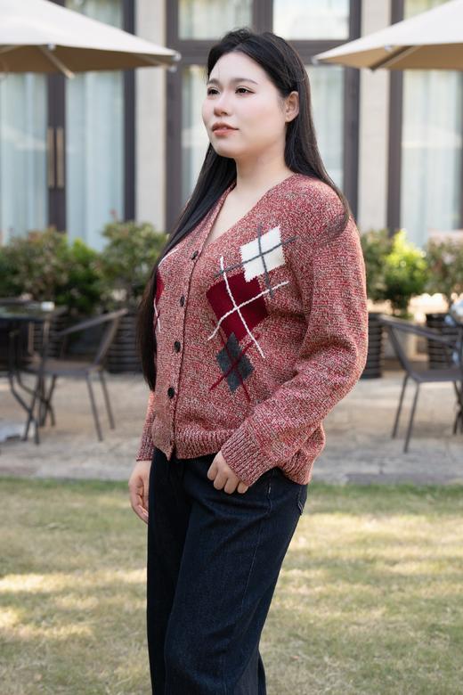 现货！今天发货！！【100%绵羊毛针织衫】V领显气质款，菱格减龄元素搭配混色系，整体过年过节氛围来啦~百搭不挑人，显气色款！可外搭，可叠穿，不显臃肿不显胖 商品图2