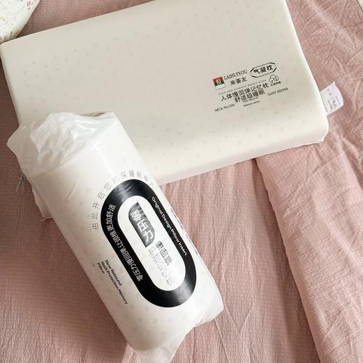 LAIHUIYOU来荟友人体工学慢回弹记忆枕 高透亲肤云感裸肌面料 加大加宽枕面 恒温零感记忆棉黄金慢回弹 温和支撑肩颈释放压力 商品图7
