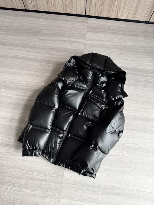 XY17-普拉达 斜三角羽绒服（SS） 商品图1