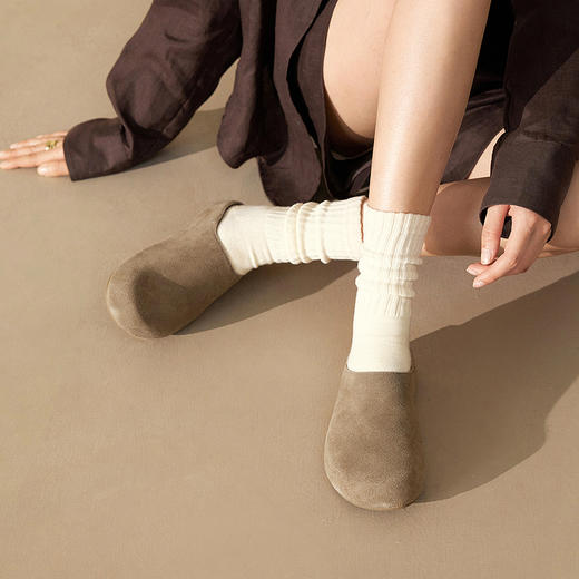 千百度薄底一脚蹬勃肯鞋包头拖女舒适复古平底半拖鞋A25280980 商品图3