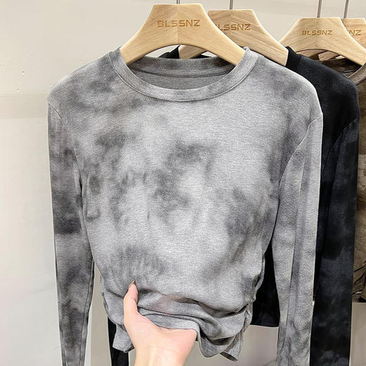 【好看百搭❗️美式复古扎染长袖】舒适亲肤，洋气减龄，显气质！V领短款上衣女辣妹收腰修身内搭打底衫长袖T恤女秋冬 商品图11